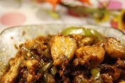 以三色田鸡为主角的美食盛宴（一道口感丰富的家常美食）