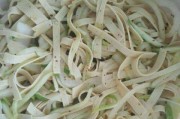 清爽豆皮拌黄瓜，健康美味两不误（用豆皮和黄瓜打造夏日清凉美食）
