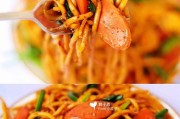 以香煎鸡腿排炒面为主题的美食制作详解（美味不失营养，香煎鸡腿排炒面教你做！）