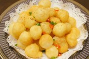 用椰香烤土豆球，轻松DIY美味佳肴（自制椰奶，给土豆球增添独特风味）