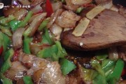 湘式回锅肉的做法（学会这道美味回锅肉，让你一秒变身湘味厨神）