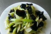 清爽美味，素炒木耳（健康低脂，营养全面的素食佳选）