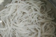 银鱼爆鸭蛋（秋日里的营养佳肴，快来试试吧！）