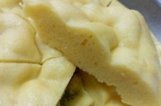 用血糯米做出松软美味的蒸蛋糕（血糯米的神奇变身，教你轻松制作口感绝佳的蒸蛋糕）