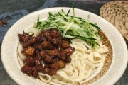 口感鲜美，做法简单，不可错过的炸酱面耳朵（传统美味再升级，手工制作更美味，炸酱面的必试新吃法）