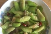 瘦肉洋葱炒丝瓜，美味又健康！（一道简单易学的家常菜，让你健康美味两不误。）