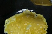 自创鸡蛋饼做法分享（自己动手做早餐，口感清新美味）
