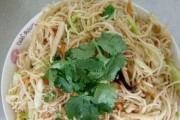 五彩炒米粉的做法（色香味俱全的美食，让你欲罢不能）
