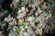 美味可口的蔬菜蛋炒饭（做法详解，让你也能轻松搞定/蔬菜蛋炒饭的秘诀揭秘）