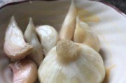 以水晶糖蒜为主材料，让你的厨房变成烹饪的仙境（水晶糖蒜——烹饪神器，教你新做法）