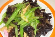 健康美味的青椒木耳炒腐竹（清爽可口，色香味俱佳）