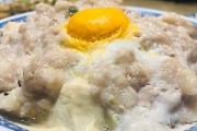 咸蛋肉末臭豆腐的制作方法（传统小吃，味蕾的极致享受）