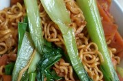 家常美食（用清爽的三丝调味，快速做出美味的炒面）