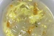 双孢菇鸡蛋汤的做法（营养丰富，味道鲜美的家常汤菜）