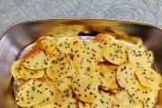 芝麻牛奶饼干的制作方法（健康美味的营养小食品，让你爱不释手）