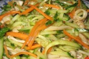 健康美味的豌豆拌金针菇（轻松做出营养美食，金针菇豌豆两不误）
