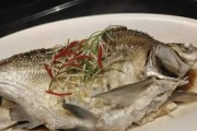 清炖武昌鱼，美味鲜香！（体验正宗的湖北特色菜肴，让你胃口大开！）