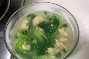 小白菜汆丸子汤的做法（健康美味的家常菜）