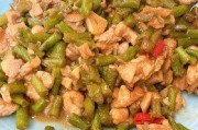 酸缸豆鸡丁的制作方法（让你在家也能尝到正宗的酸缸豆鸡丁）