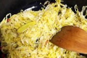 酸菜汆白肉的做法（重庆火锅必备，营养美味）