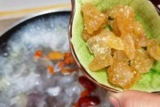 桃胶炖原梨，润肺养生（原梨和桃胶的搭配让你的肺脏更健康）