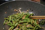 家常美味——咸肉四季豆的做法（营养健康，味道鲜美，学会这个菜谱让你赞不绝口）