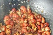 蒜蓉辣酱烧虾的做法（以最简单的方式烧出最美味的虾，让味蕾一次满足）