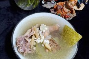 以鲜石斛煲冬瓜薏米芡实汤的做法（清热解毒，美味养生，家常常备，营养均衡）
