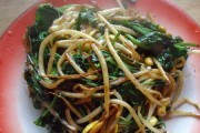 清爽美味的素炒豆苗（传统食材做出新口味，简单易学的菜谱）