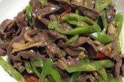 猪心炒青椒的做法（中式家常美食，营养健康）