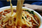 家常美食，手把手教你做羊肉臊子面（口感细腻，养生美味，快来一起尝试吧！）