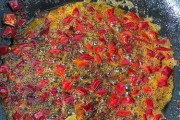 鲜辣青椒酱的制作方法（手把手教你制作美味的鲜辣青椒酱）