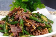 三椒爆鸭肫——一道美味佳肴的烹饪秘诀（以香辣三椒为调味，将鸭肫炒出口感鲜嫩爽口，让你爱不释手）