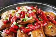 美食创意——香辣鸭脑壳（挑战味蕾，尝遍天下美食；辣爽口感，美味酥脆。）