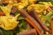 清爽可口的青瓜胡萝卜炒肉（做法简单易学，营养丰富健康，适合全家人食用）