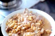 咸鸭腿炖黄豆的美味做法（家常菜肴，营养美味，让你的胃口大开）