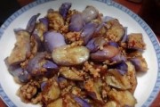 微波肉沫茄子的制作（简单易学的美味家常菜）