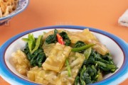 以折耳根拌皮冻——品尝秋日的美味佳肴（秋日必吃的田园风味）