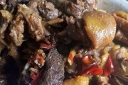 自制五香烧鸡的制作方法（传统风味的美味佳肴，让你一次做好！）