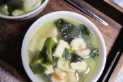 鲜美可口的虾仁豆腐汤（传统美味，家常好汤）