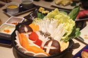 学会这道日式火锅「すき焼き」，美味慢炖，暖心治愈（品尝日本传统美食，邂逅精致生活）