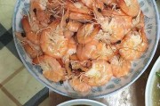 如何做出美味的水煮基围虾（简单实用的做法，让你轻松享受美食）