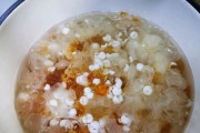 银耳桃胶滋补养颜汤（拥有美丽肌肤从一碗汤开始）