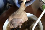 滋补鸭汤，养生保健的美味佳品（如何烹制一锅营养丰富的滋补鸭汤？）