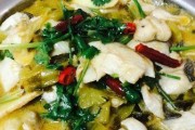手把手教你做酸菜鲈鱼汤——美味的家常汤菜（做法详解，让你轻松上手/酸菜的功效让你大呼过瘾）
