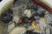 以乌鸡煲淮山汤，补气养血，滋补养生。（淮山与乌鸡的完美组合。）