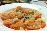家常美食之蒜头胡椒虾（一道简单易学的美味佳肴，香气四溢的口感令人回味无穷）