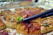 青蒜臭豆腐的制作方法（重口味美食，让你欲罢不能）