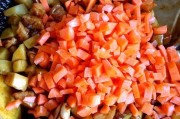 土豆萝卜肉丸盖饭的家常做法（15个简单步骤，轻松搞定美味午餐）