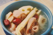 砂锅猪蹄莲藕，煲出家常味（15个步骤轻松学会做砂锅猪蹄莲藕）